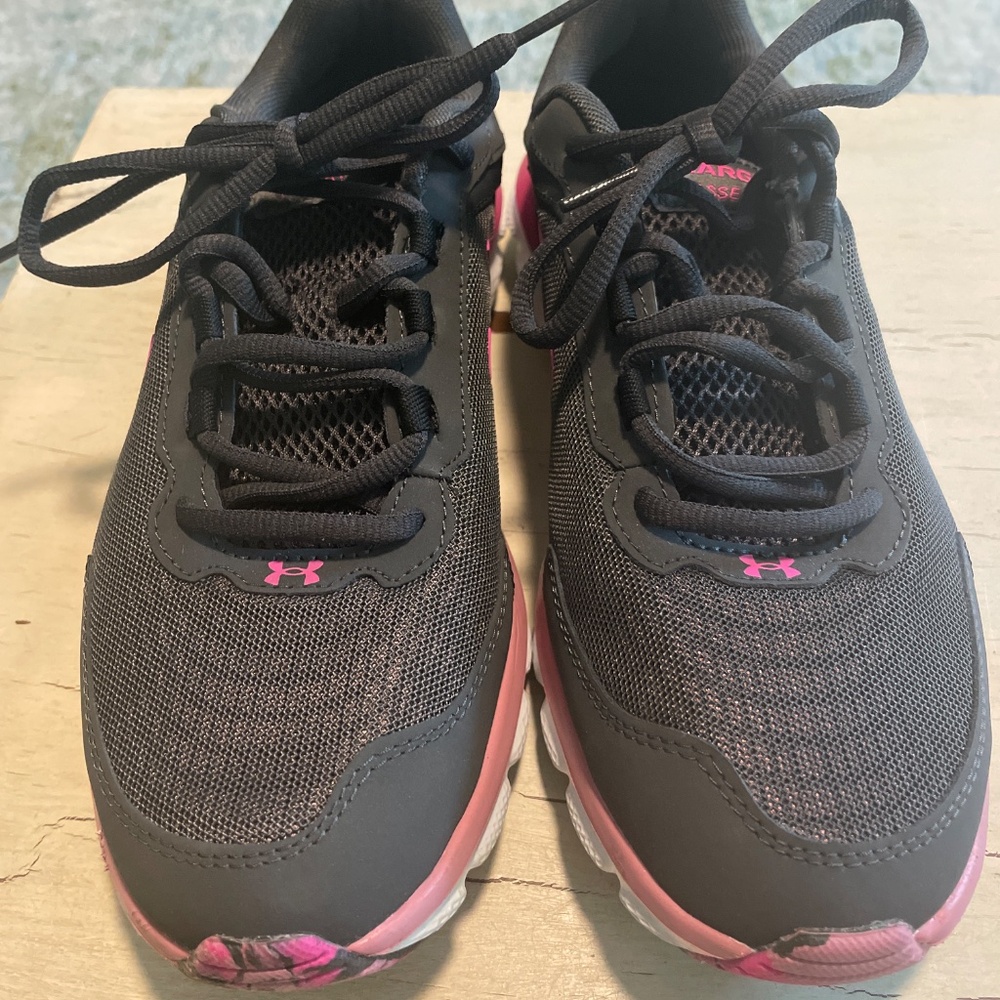 Underarmour ‘Charged Assert’ Running Shoes- Worn … - image 2